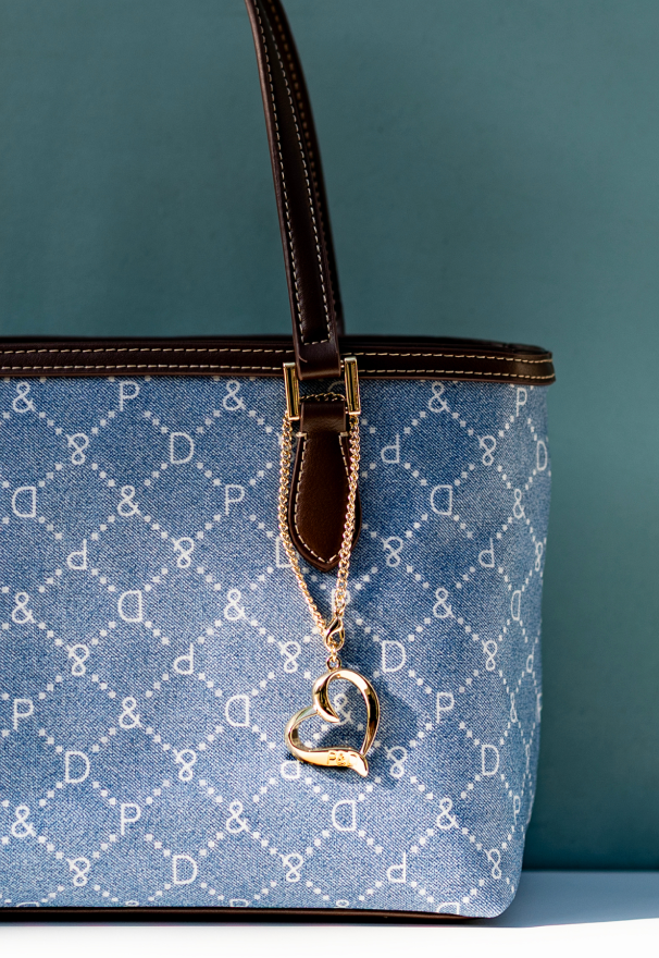 ブランドイメージ 02 別カット